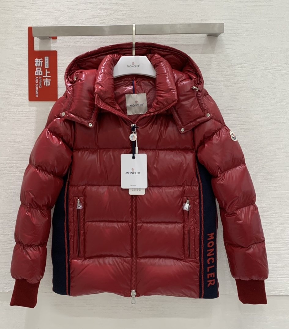Moncler Color-Block Hooded Short Down Coat